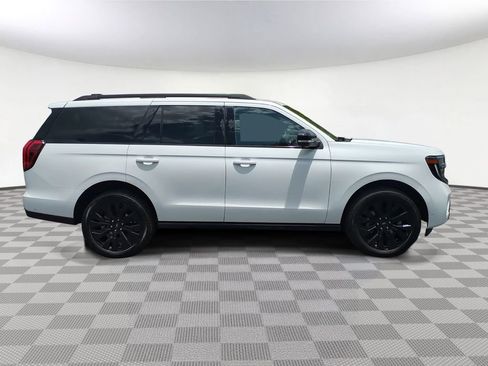 Used 2025 Ford Expedition Platinum w/ Stealth Appearance Package AWD/4WD image 2
