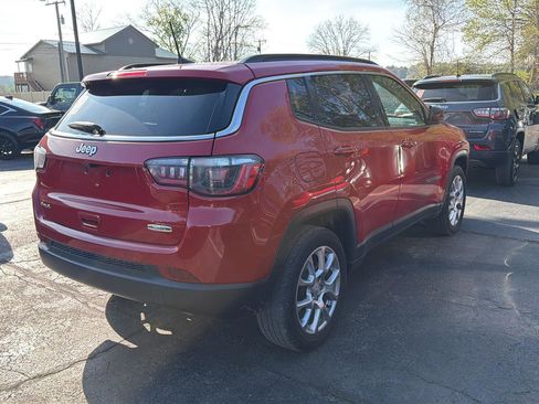 Used 2024 Jeep Compass Latitude AWD/4WD image 3