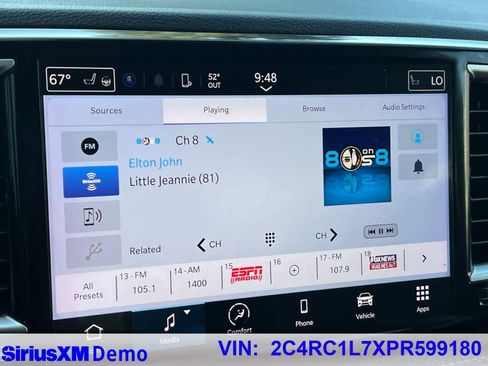 Used 2023 Chrysler Pacifica Touring-L image 32