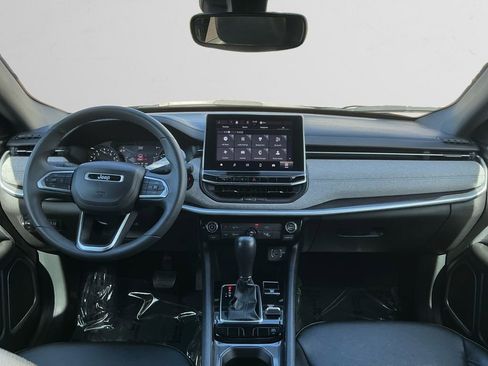 Used 2024 Jeep Compass Latitude image 10