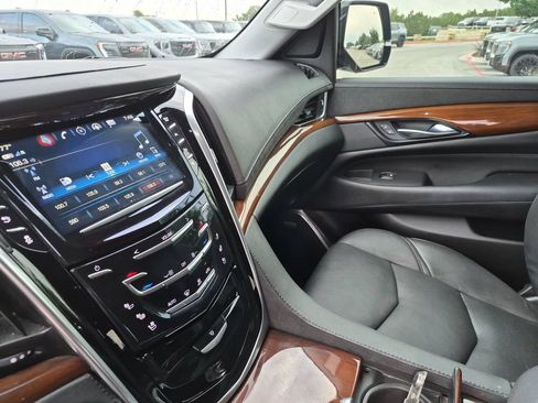 Used 2020 Cadillac Escalade Premium Luxury RWD image 27