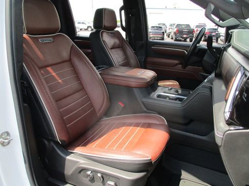 Used 2025 GMC Sierra 3500 Denali Ultimate AWD/4WD image 24