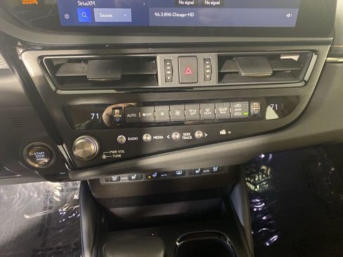 Certified 2025 Lexus ES 350 w/ Accessory Package (Z2) image 21