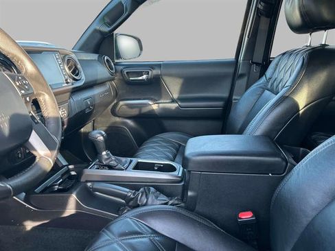Used 2020 Toyota Tacoma TRD Off-Road image 21