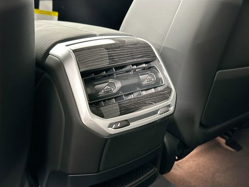 New 2026 BMW 750e xDrive w/ Executive Package image 25