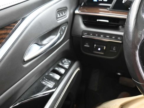 Used 2023 Cadillac Escalade ESV Premium Luxury Platinum image 12