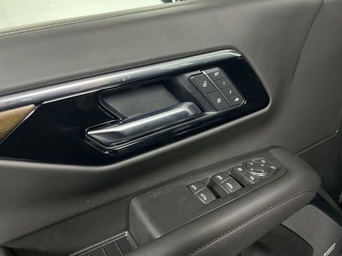 New 2025 Chevrolet Suburban High Country AWD/4WD image 24