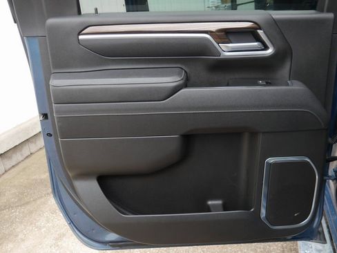 Used 2025 Chevrolet Silverado 2500 LT w/ Convenience Package image 29