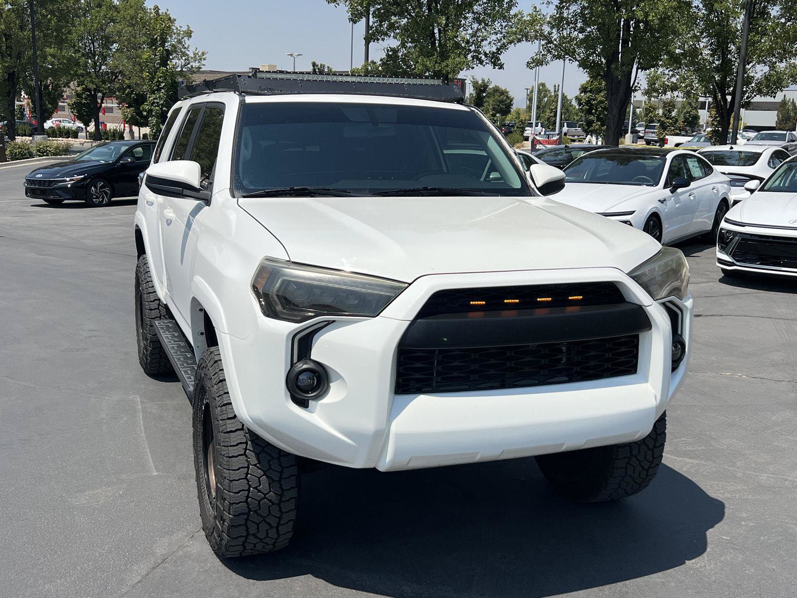 Used 2019 Toyota 4Runner SR5 AWD/4WD image 12