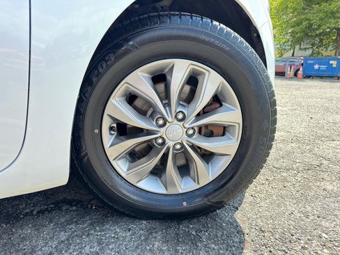 Used 2019 Kia Sedona L FWD image 89