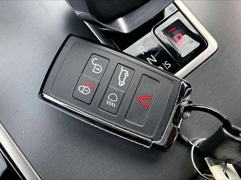 Used 2024 Land Rover Range Rover Evoque Dynamic SE AWD/4WD image 28
