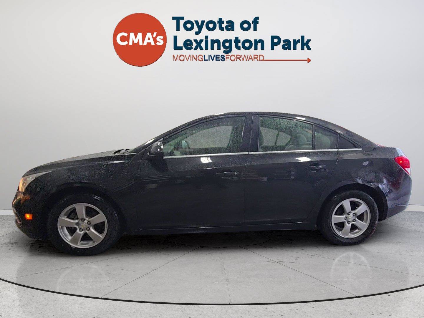 Used 2016 Chevrolet Cruze LT w/ Technology Package FWD image 2