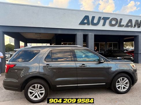 Used 2018 Ford Explorer XLT w/ Equipment Group 202A AWD/4WD image 11