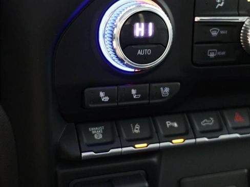 Used 2022 GMC Sierra 2500 Denali w/ Denali Ultimate Package AWD/4WD image 9