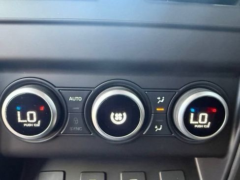 Used 2025 Land Rover Defender 110 X-Dynamic SE AWD/4WD image 38