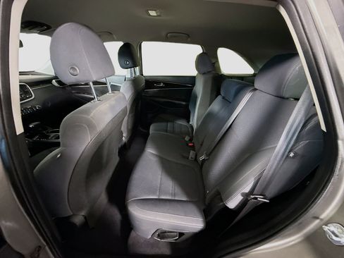 Used 2019 Kia Sorento L FWD image 24