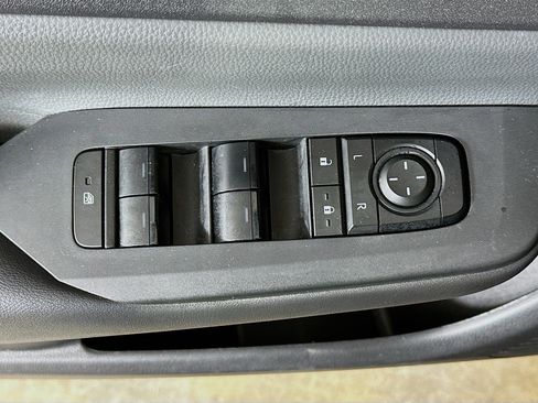 Used 2025 Toyota Prius LE image 15