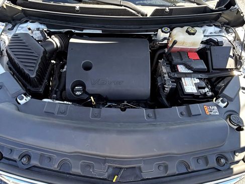 Used 2019 Buick Enclave Essence AWD/4WD image 29