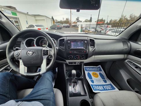 Used 2015 Toyota Tacoma PreRunner image 12