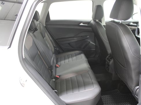 Used 2024 Volkswagen Taos SEL image 23