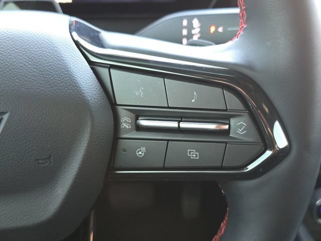 Used 2025 Chevrolet Traverse RS FWD image 42