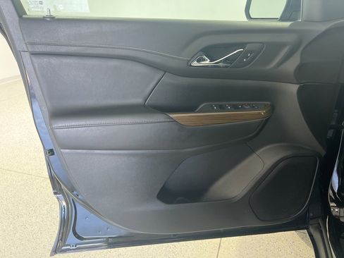 Used 2023 GMC Acadia SLE w/ LPO, Floor Liner Package image 39