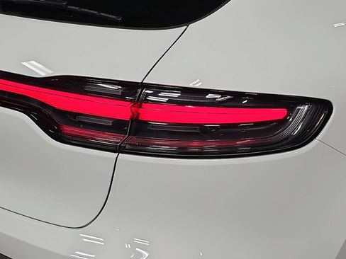 Certified 2026 Porsche Macan AWD/4WD image 30