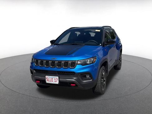 Used 2025 Jeep Compass Trailhawk image 4