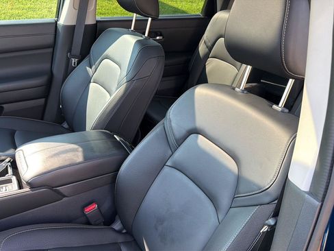 Used 2024 Nissan Pathfinder SL w/ SL Premium Package FWD image 30