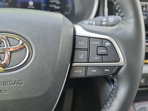 Used 2023 Toyota Highlander Limited image 19
