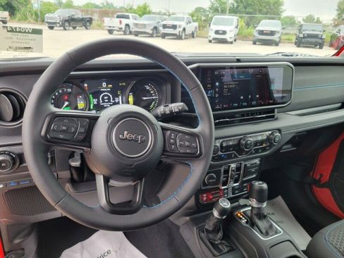Used 2025 Jeep Wrangler Unlimited Rubicon 4xe w/ Safety Group AWD/4WD image 11