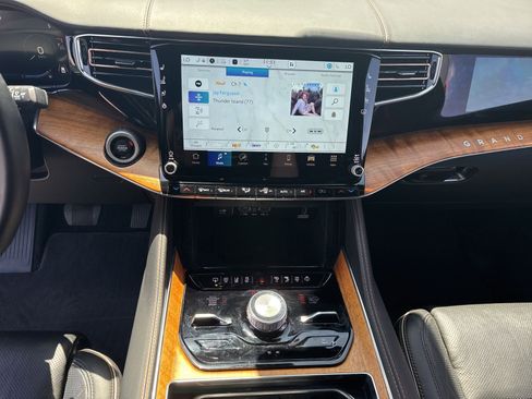 Used 2022 Jeep Grand Wagoneer Series III image 22