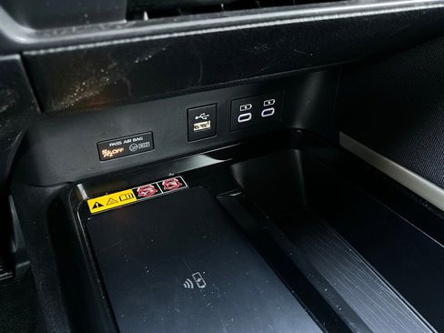 Used 2025 Toyota Camry LE image 24