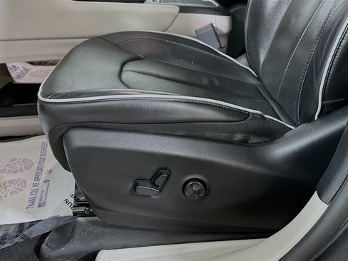 Used 2023 Chrysler Pacifica Limited FWD image 20