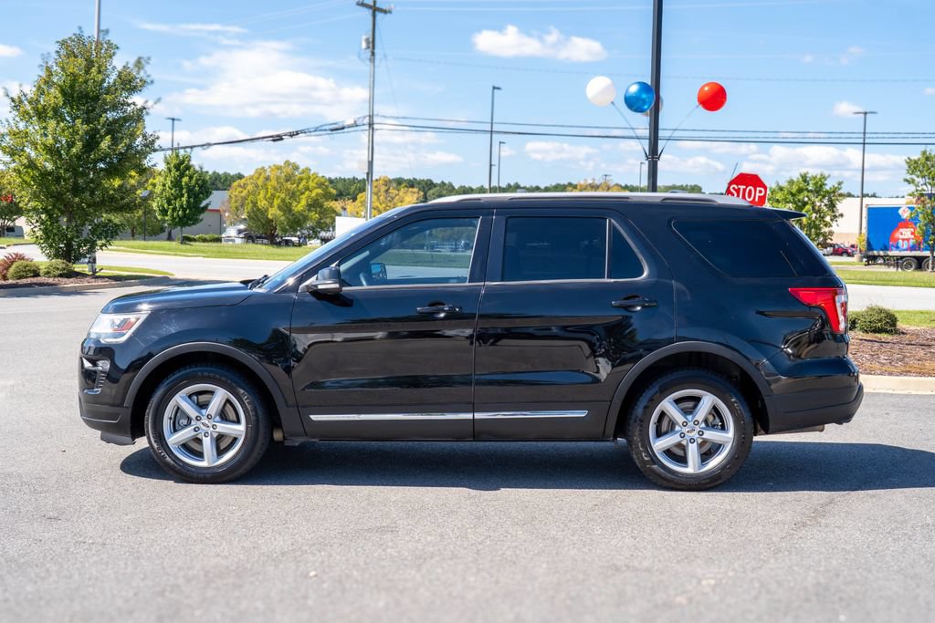 Used 2018 Ford Explorer XLT w/ Equipment Group 201A FWD image 4