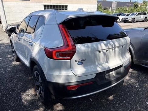 Used 2023 Volvo XC40 B5 Plus w/ Driver Assist Package AWD/4WD image 4