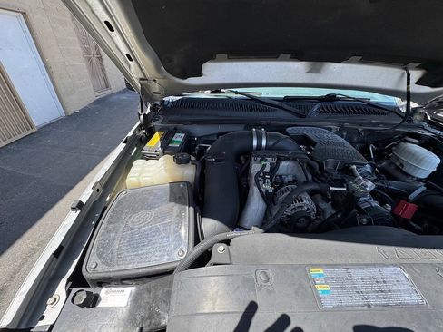Used 2006 Chevrolet Silverado 3500 LT w/ Heavy-Duty Power Package AWD/4WD image 46