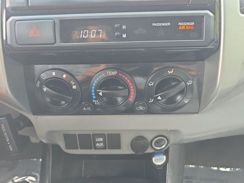 Used 2013 Toyota Tacoma 4x4 Access Cab w/ SR5 Pkg image 24