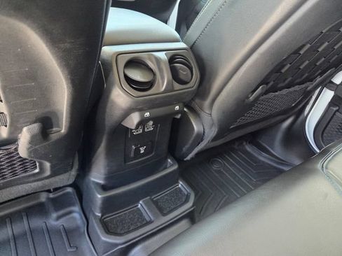 Used 2021 Jeep Wrangler Unlimited Rubicon 4xe AWD/4WD image 9