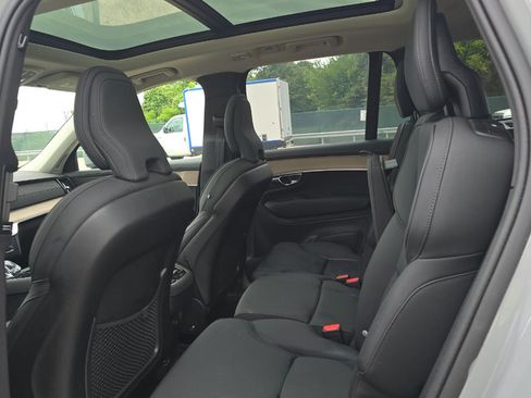 Used 2025 Volvo XC90 B6 Plus AWD/4WD image 7
