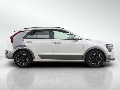 Used 2023 Kia Niro Wave image 6