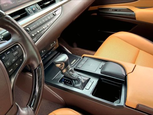 Used 2019 Lexus ES 350 w/ Premium Package FWD image 16