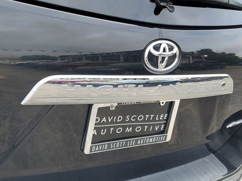 Used 2013 Toyota Highlander Limited AWD/4WD image 30