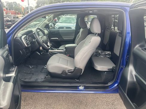 Used 2022 Toyota Tacoma SR5 AWD/4WD image 29