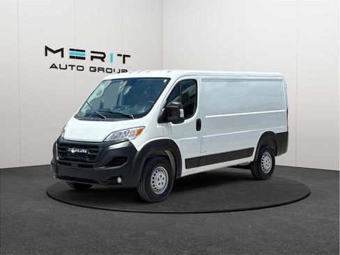 Used 2024 RAM ProMaster 2500 w/ Convenience Group FWD image 4