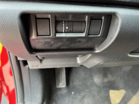 Used 2025 Subaru Crosstrek 2.5i Premium AWD/4WD image 19