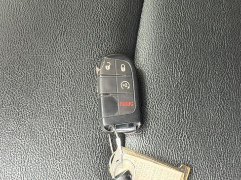 Used 2025 Jeep Compass Limited image 22