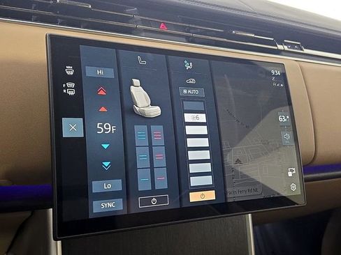 Certified 2025 Land Rover Range Rover SE AWD/4WD image 17
