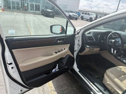 Used 2017 Subaru Outback 2.5i Limited AWD/4WD image 10