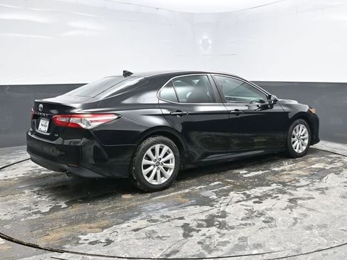 Used 2019 Toyota Camry LE image 7